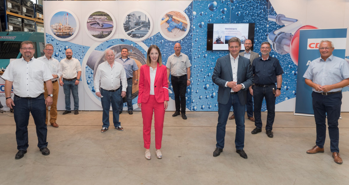 von links nach rechts: Markus Harf, Erwin Rddel, Rene Stocksiefen, Peter Stocksiefen, Jrg Stocksiefen, Ellen Demuth, Martin Buchholz, Christian Baldauf, Marco Vida, Konrad Peuling und Achim Hallerbach Foto: Swen Schubert